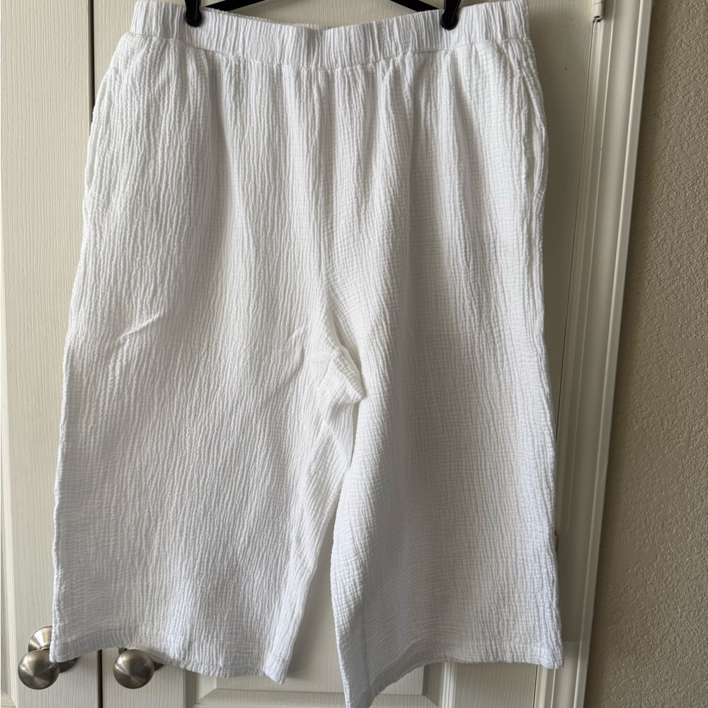White Cropped Pants